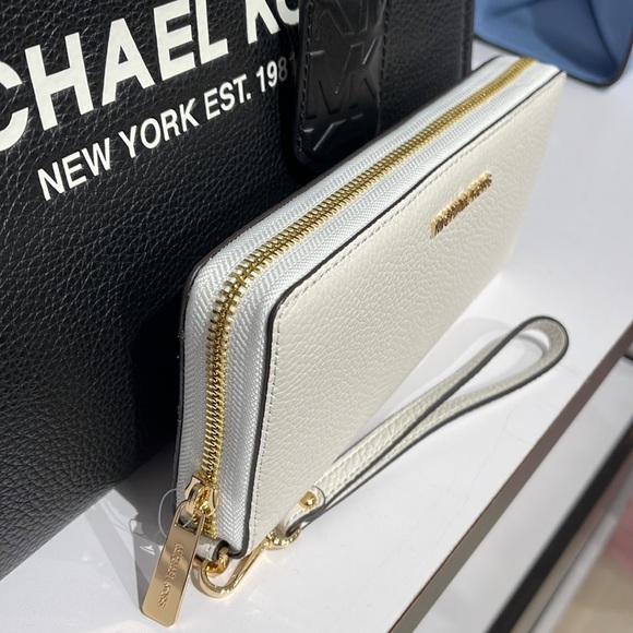 Brand New with Tag authentic Michael Kors Jet Set Travel large continental - Picture 3 of 16